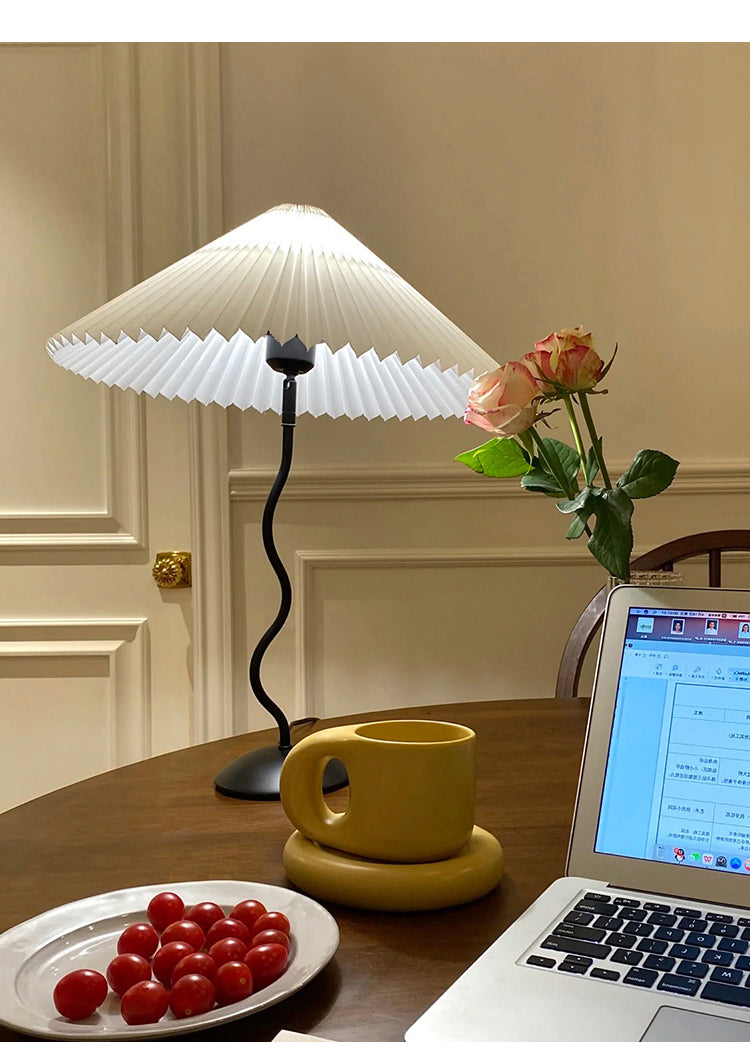 Table lamp with wavy base and pleated shade – Scandinavian accent for living room, hallway or bedroom | Black base with beige, white, dark green or black fabric shade | E14 socket | Dimmable with push button | Sansoti