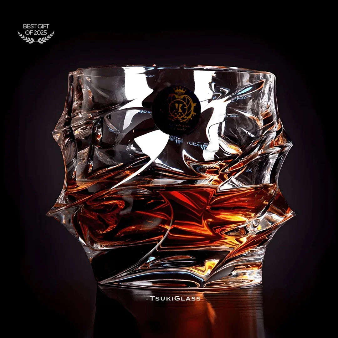 Japanisches Kristall-Whiskyglas mit Wellenstruktur für optimalen Halt, intensiven Geschmack und stilvolles Servieren | Sansoti