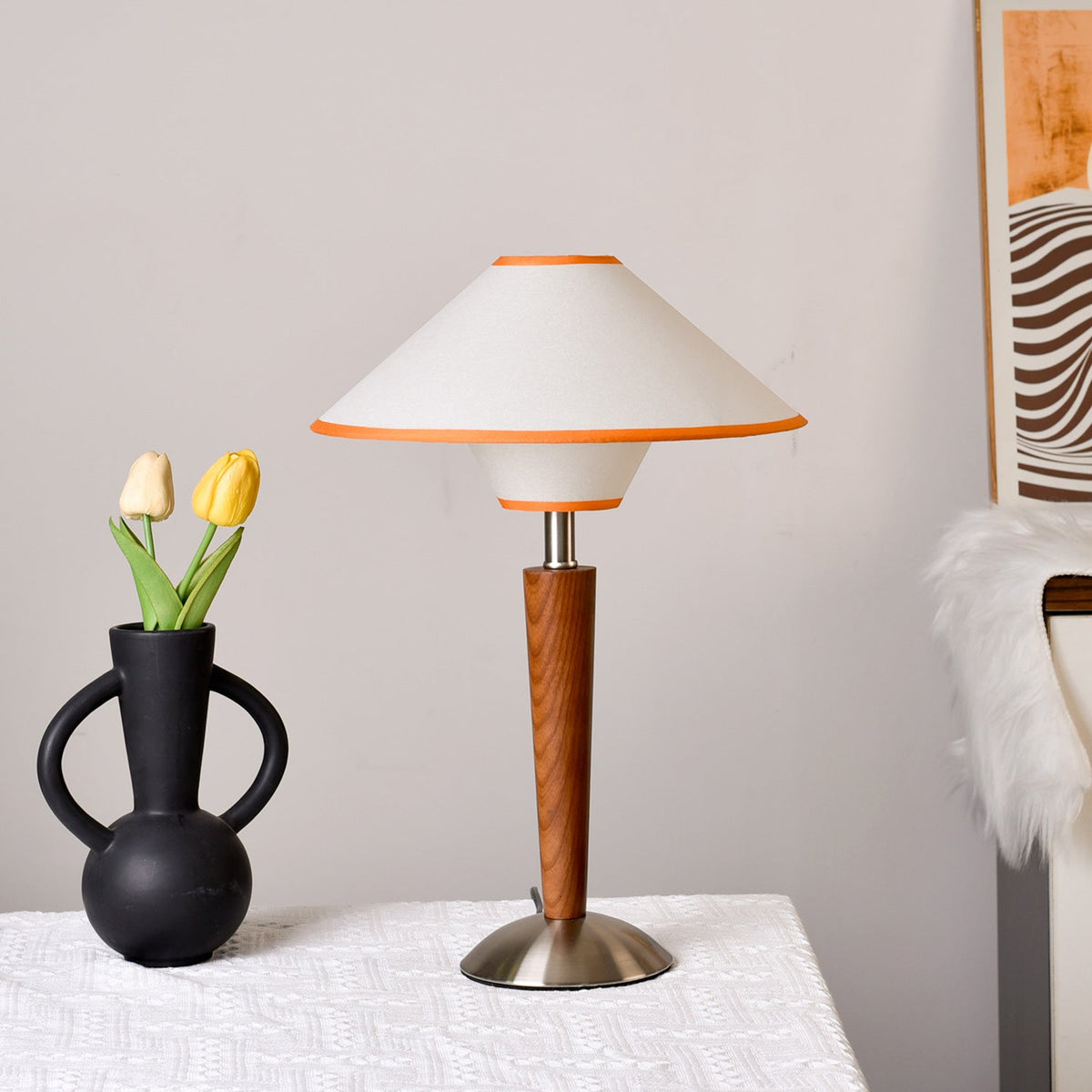 Holz-Tischleuchte mit Stoffschirm – Walnuss oder Nickel – warmes, modernes Design – E26/E27 – Plug-in mit Schalter | Sansoti