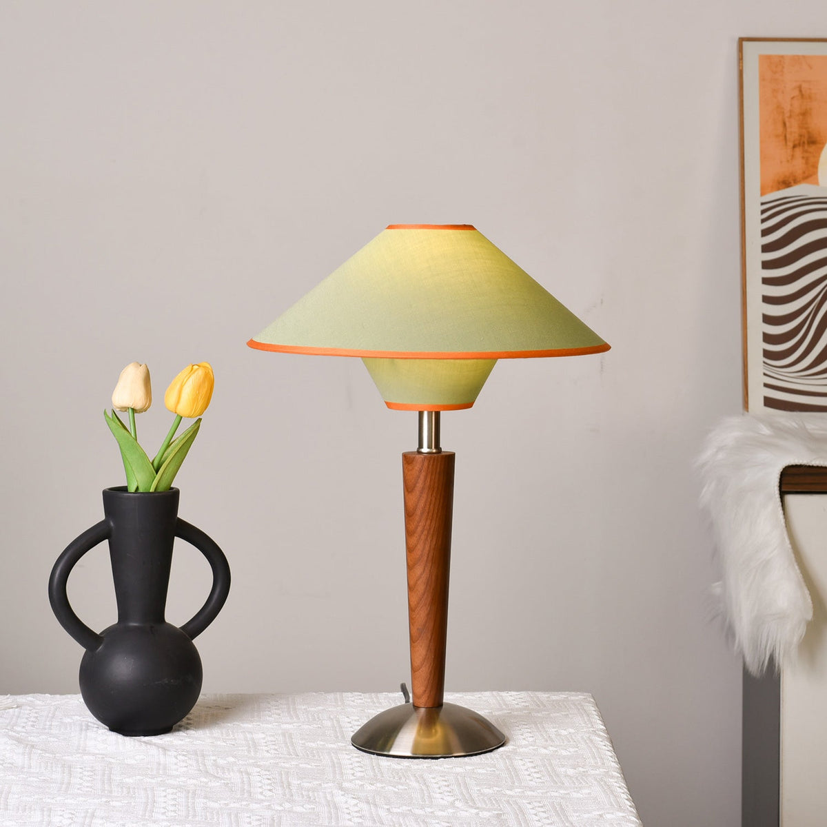 Holz-Tischleuchte mit Stoffschirm – Walnuss oder Nickel – warmes, modernes Design – E26/E27 – Plug-in mit Schalter | Sansoti