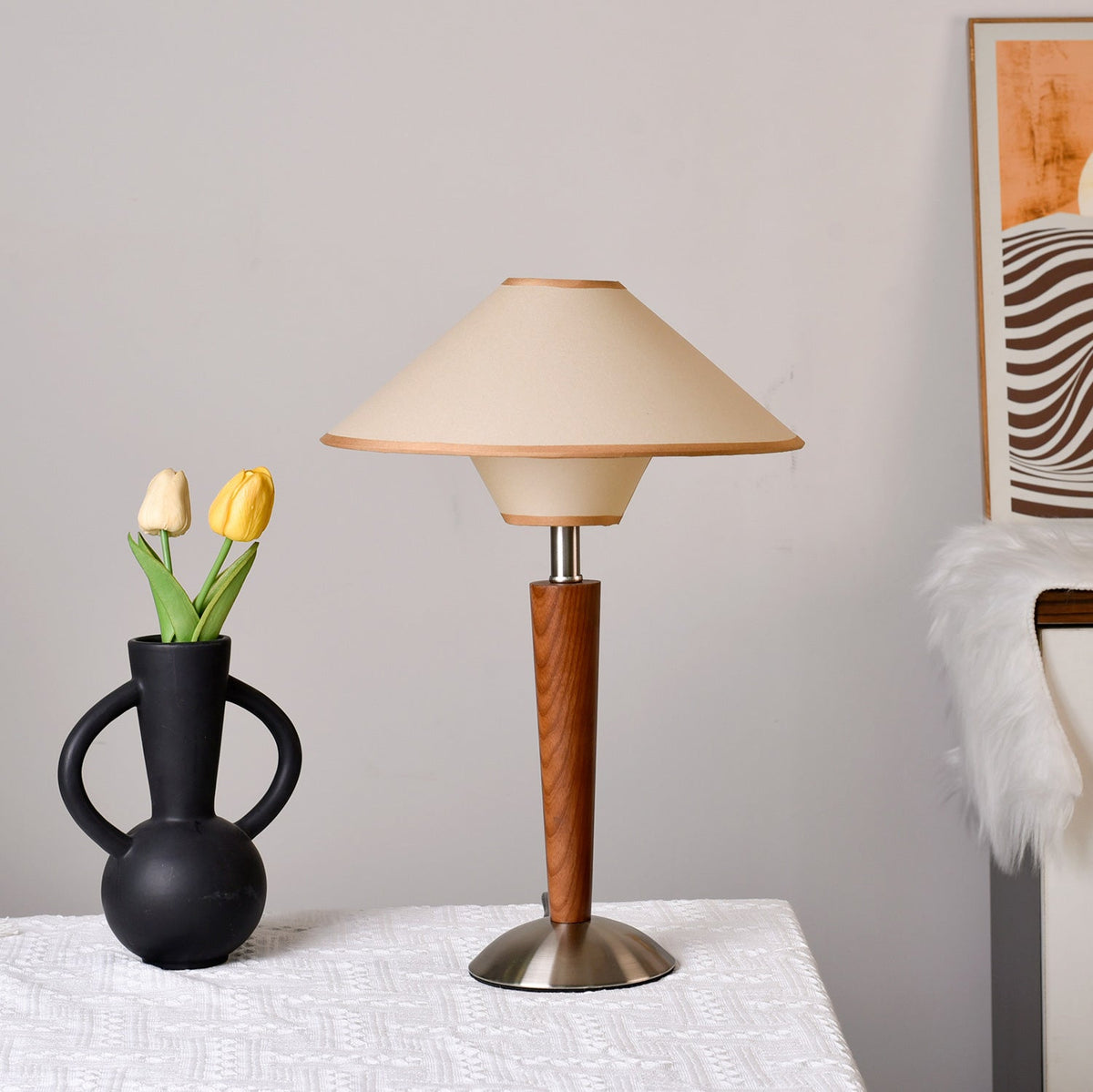 Holz-Tischleuchte mit Stoffschirm – Walnuss oder Nickel – warmes, modernes Design – E26/E27 – Plug-in mit Schalter | Sansoti