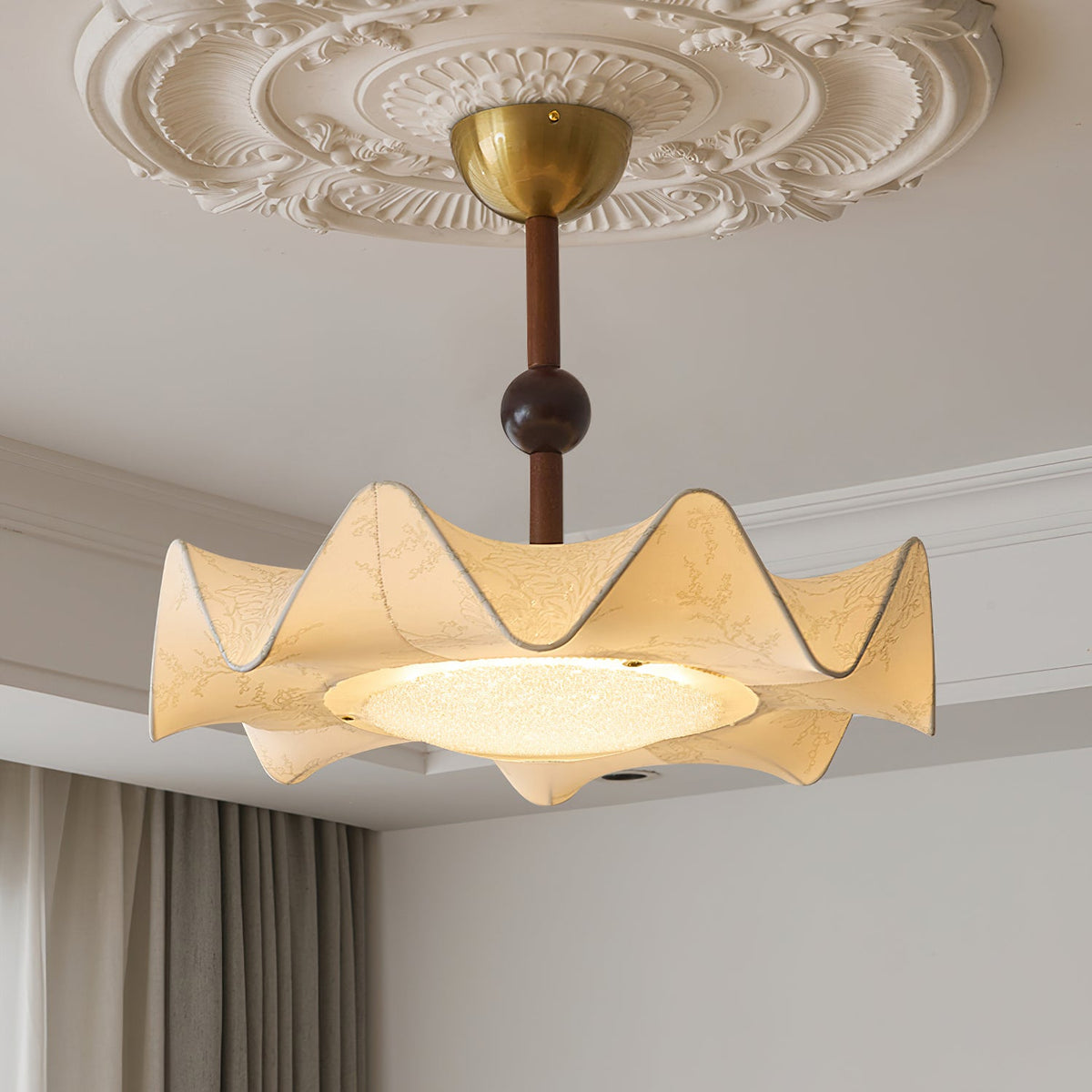 Ceiling Lamp with Petal Design – Walnut & Gold – Integrated LED – Ø50cm × H44cm | Sansoti