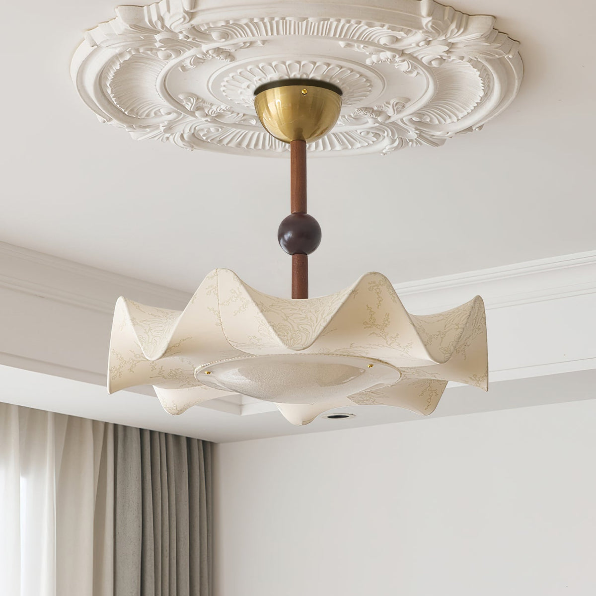 Ceiling Lamp with Petal Design – Walnut & Gold – Integrated LED – Ø50cm × H44cm | Sansoti
