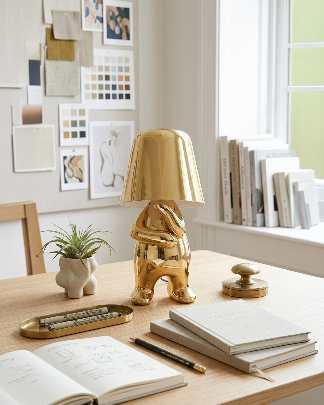 Lampe de table en métal sculpture figure lumière d’ambiance tactile dimmable LED veilleuse or argent design moderne décoratif | Sansoti