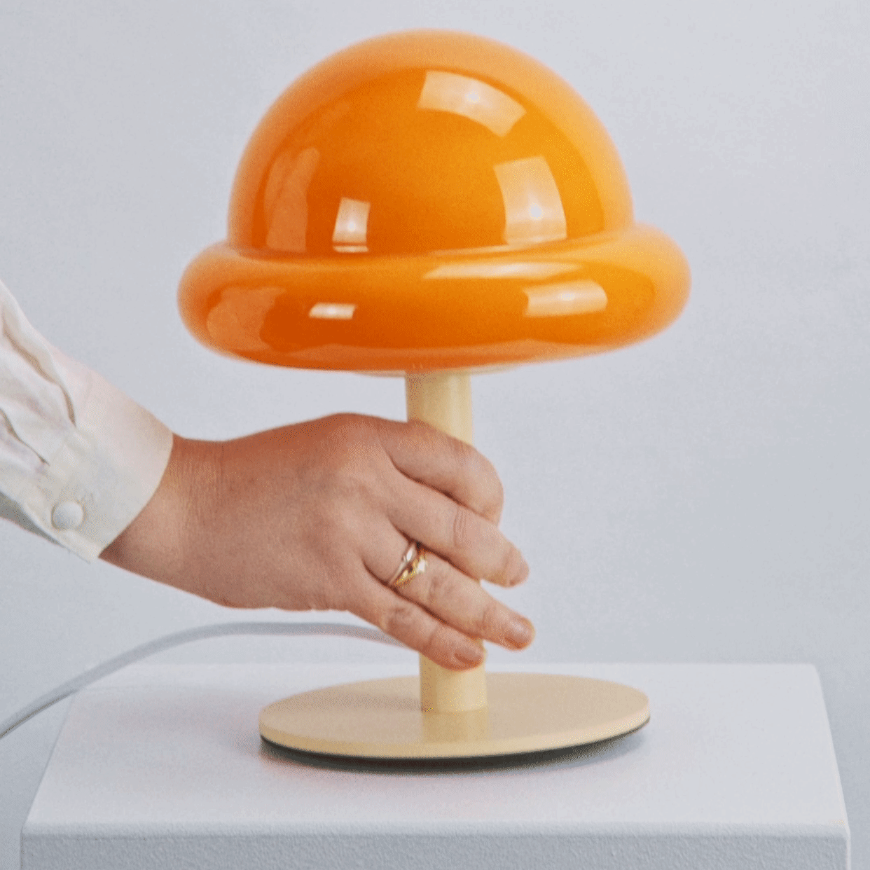 Lampka stołowa ze szkła i metalu, zabawna, 28 cm, miętowozielona, żółta, nastrojowe oświetlenie do salonu, nowoczesna | Sansoti
