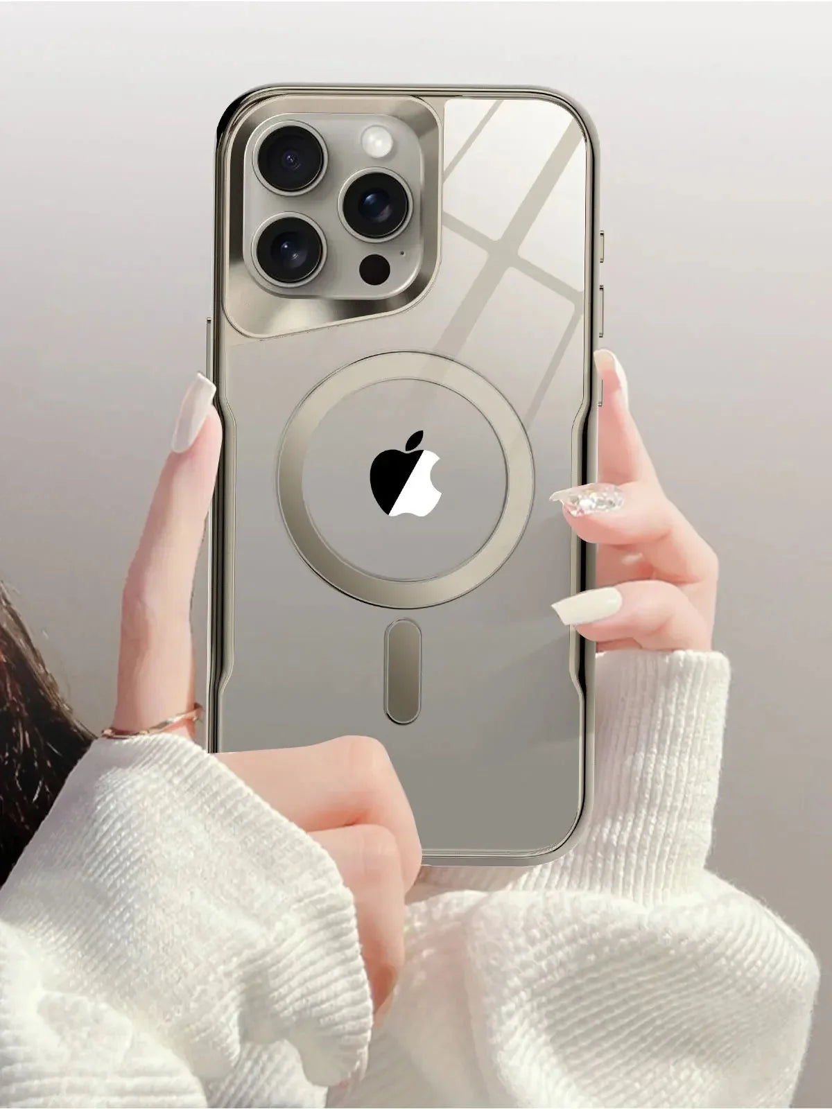 Transparente iPhone-Hülle mit Titanoptik, kompatibel mit kabellosem Laden, Modelle 12, 13, 14, 15, 16 und 17 | Sansoti