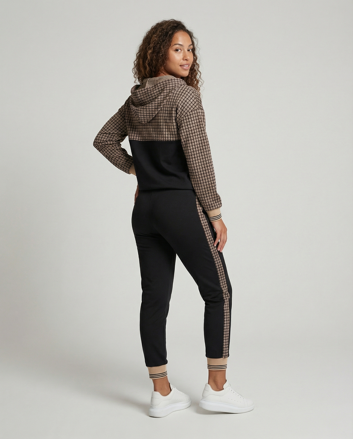 Premium Dames Joggingpak met Comfortabele Pasvorm – Zachte Loungewear voor Thuis en Vrije Tijd | Sansoti