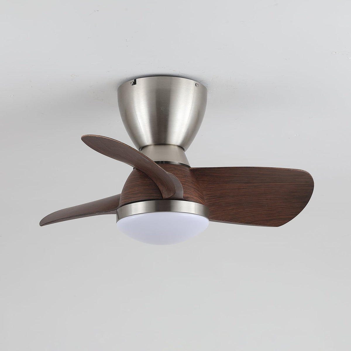 Deckenventilator mit Beleuchtung Elora in Messing und Holz — Minimalistischer Ventilator mit LED-Fernbedienung | Sansoti