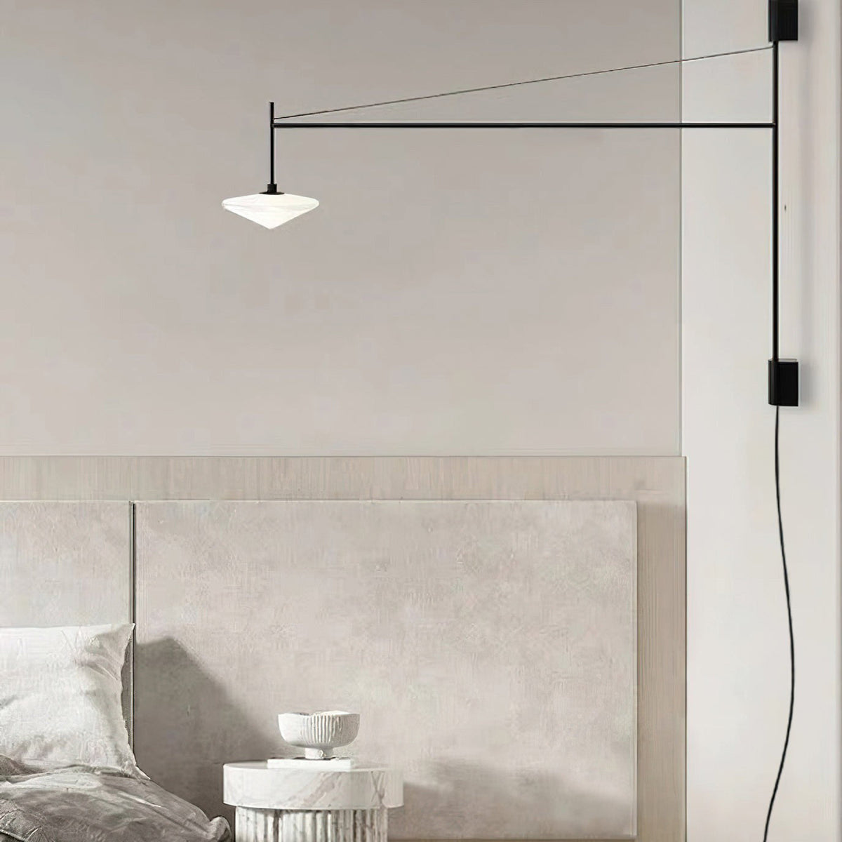 Verstelbare Wandlamp met Zwenkarm | Mondgeblazen Glazen Kap | Stekkermodel | Sansoti