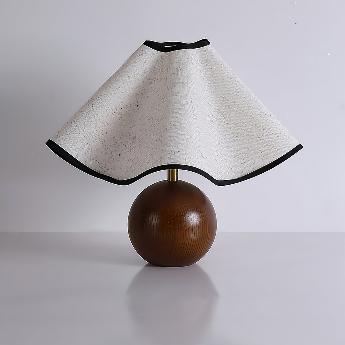 Wavecrest Tischlampe Wellenförmiger Stoffschirm mit Holzfuß ∅15″ E26/E27 Leinenbezug Beige Walnuss Schwarz Inline-Schalter 59″ Kabel Organisches Wellen-Design Sansoti
