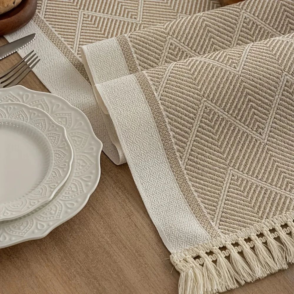 Woven Table Runner with Zigzag Pattern – Natural Table Decoration for Dining & Living Area | Sansoti