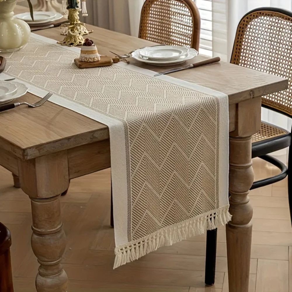 Woven Table Runner with Zigzag Pattern – Natural Table Decoration for Dining & Living Area | Sansoti
