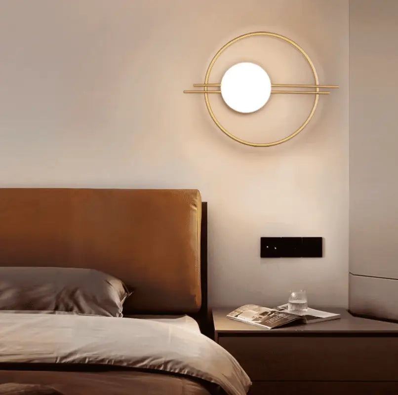 Aplique de pared de esfera de cristal industrial de aluminio negro y dorado 58cm | Sansoti