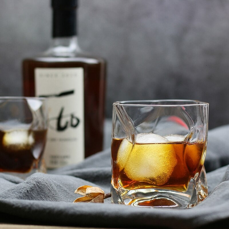 Gewelltes Whiskyglas 300ml Hitzebeständiges Glas Wellen-Design Handgefertigtes Trinkglas für Whisky Cocktails Spirituosen Japanischer Stil | Sansoti