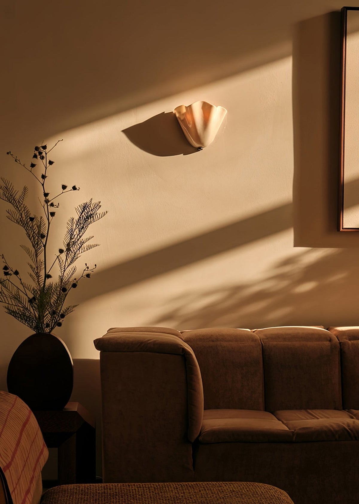 Petalia Wall Light — Sculptural Petal-Inspired Glass Wall Lighting with G9 Socket and Hardwired Installation (28 × 25 × 13 cm) | Sansoti