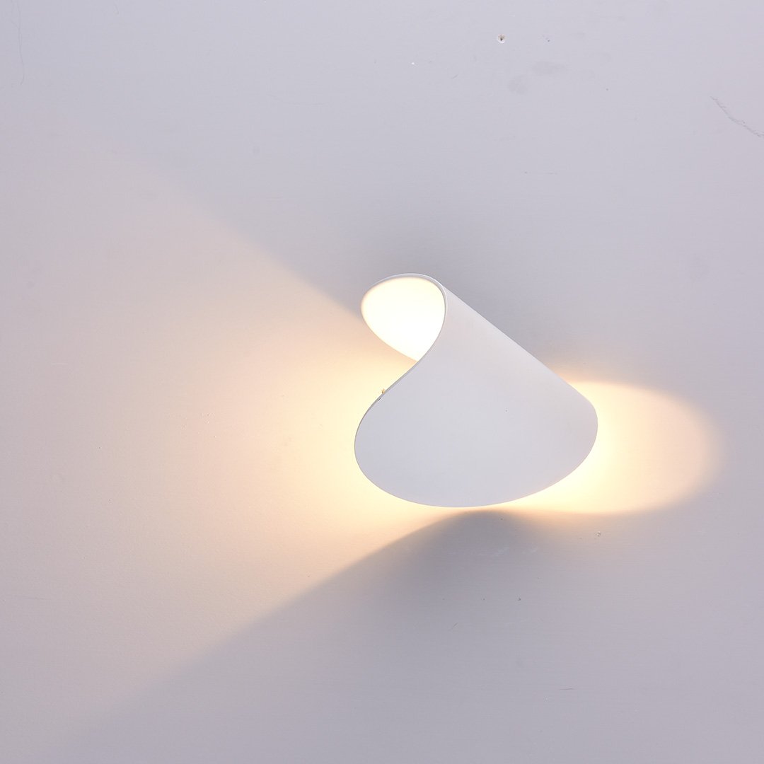 Obrotowa metalowa lampa ścienna LED 360° Regulowana Czarna Biała Do użytku wewnątrz i na zewnątrz Wodoszczelna IP65 Skandynawska Nowoczesna | Sansoti