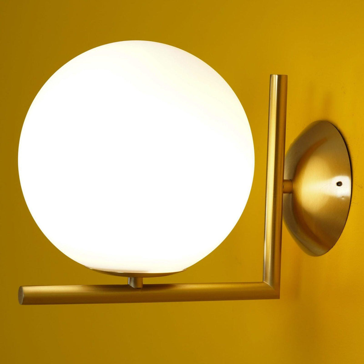 Wandlamp Geblazen Glas Opaline Bol Minimalistische Verlichting Zwart Goud Scandinavisch Design Sfeerlicht | Sansoti