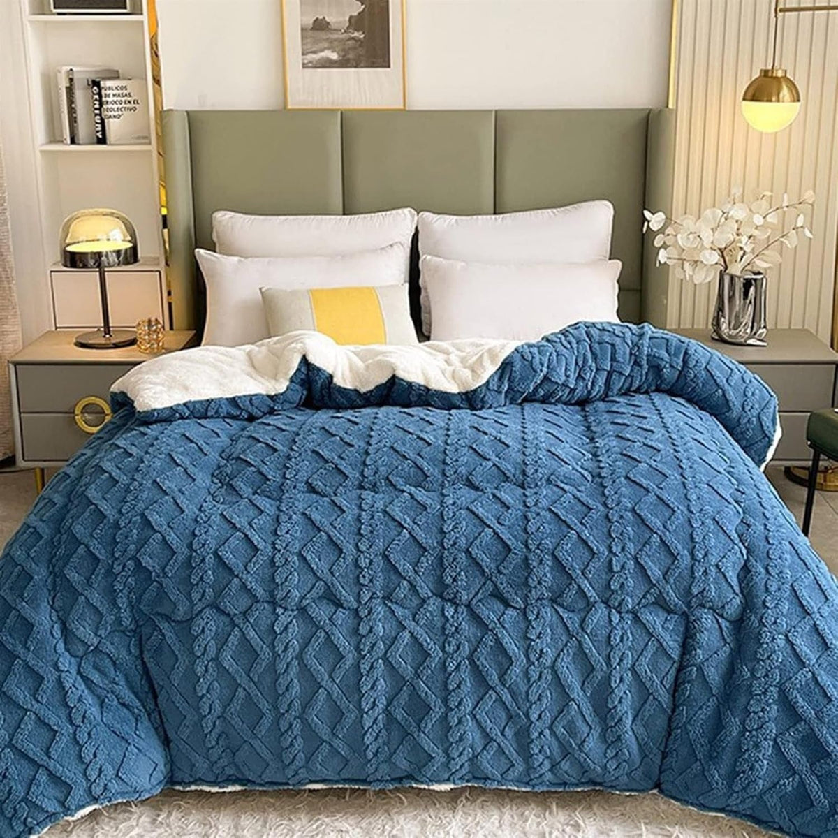 Double-Sided Sherpa Fleece Throw with Geometric Pattern, Warm and Comfortable, for the Living Room, Bedroom, Sofa, or Bed | Sansoti