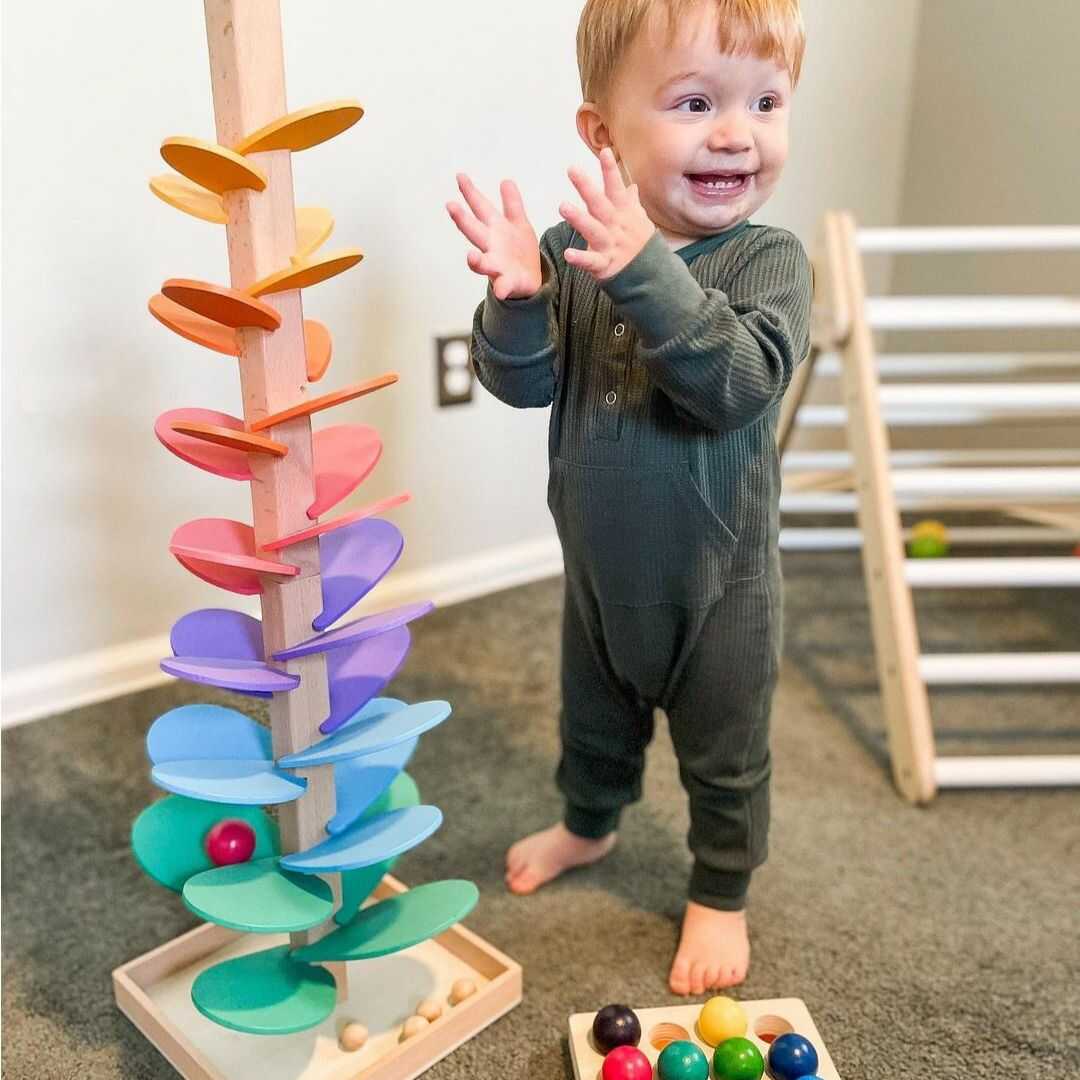 Holz Murmelbahn mit Regenbogenfarben und Musikalischem Klang für Kleinkinder 71 cm Spielzeug Interaktiv Pädagogisch Motorik Kognitive Entwicklung Montessori Lernspaß | Sansoti