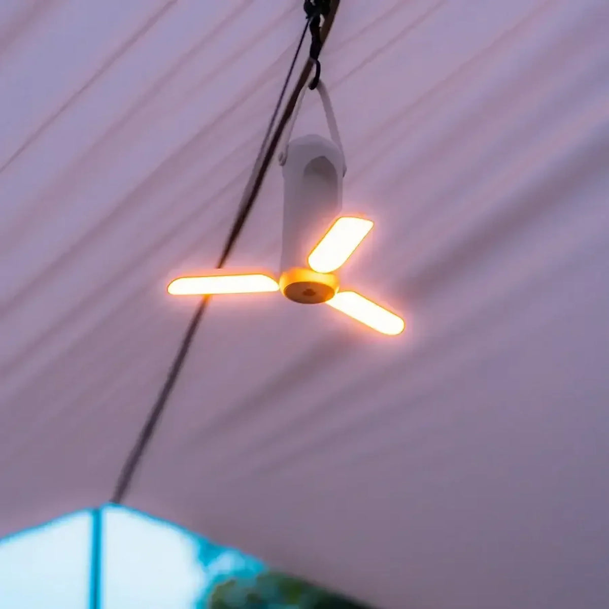Lampe LED portable rechargeable avec mode lampe de poche intérieur et extérieur dimmable 30-720 lumens 1800-7000K USB 10000mAh éclairage camping | Sansoti