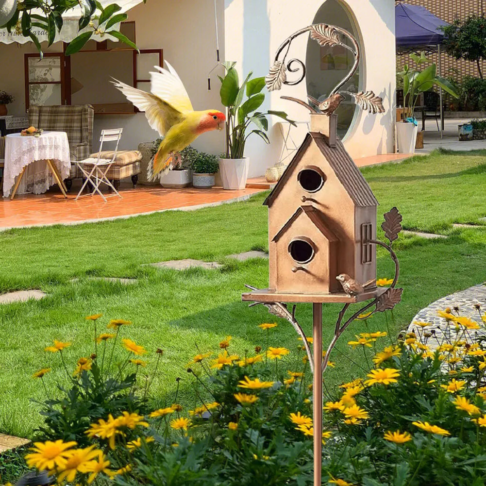 Metall-Vogelhaus auf einem Pfosten mit wetterfestem Design für Garten, Terrasse und Balkon, Vogelschutz, Gartendekoration | Sansoti