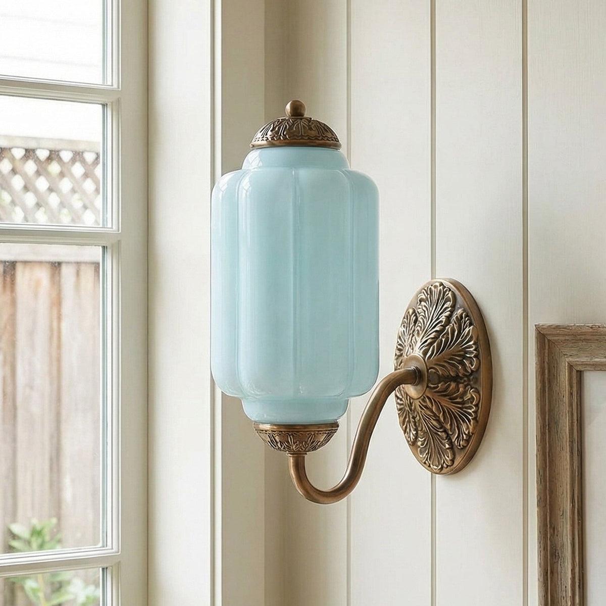 Vintage Wandleuchte mit Milchglas und geöltem Messing – Klassische Retro-Beleuchtung für Flur, Schlafzimmer, Wohnzimmer | Sansoti