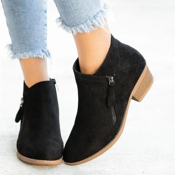 Bequeme Damenstiefel aus Wildleder mit Seitenreißverschluss und Gummisohle | Sansoti