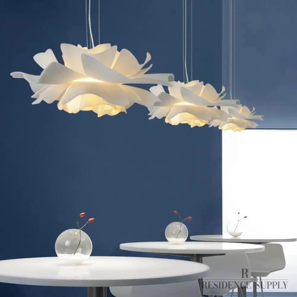 Skulpturaler, blumenförmiger LED-Kronleuchter mit sanfter Lichtverteilung | Sansoti