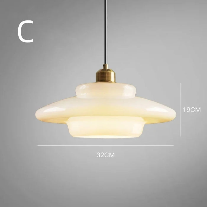 Lampa wisząca białe szkło, mosiądz, design mid-century modern, regulowany kabel, jadalnia, salon, kuchnia, mleczne szkło, lampa pendelowa, retro