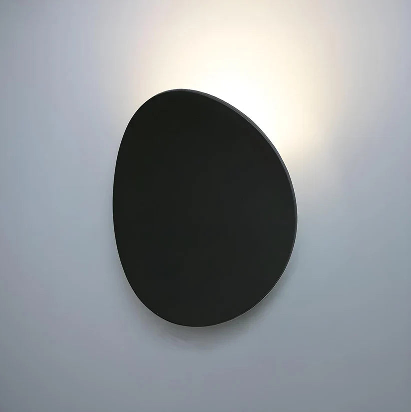 Metalowa lampa ścienna w kształcie dysku, aluminiowa, LED 7W, czarna, do wnętrz, nowoczesny minimalistyczny design, nastrojowe oświetlenie | Sansoti