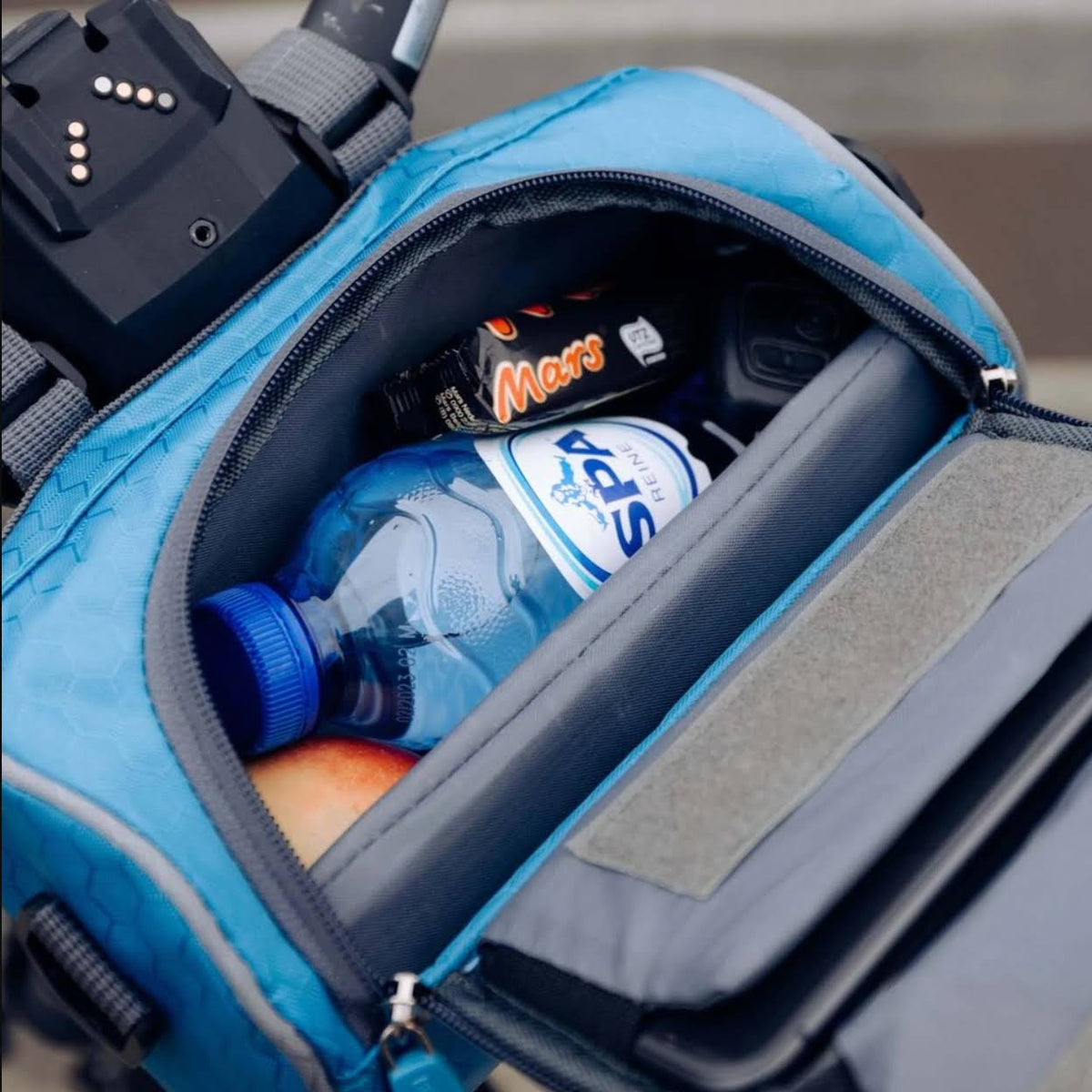 Stuurtas fiets met telefoonvenster waterdicht zwart blauw touchscreen bescherming veilig fietsen onderweg | Sansoti