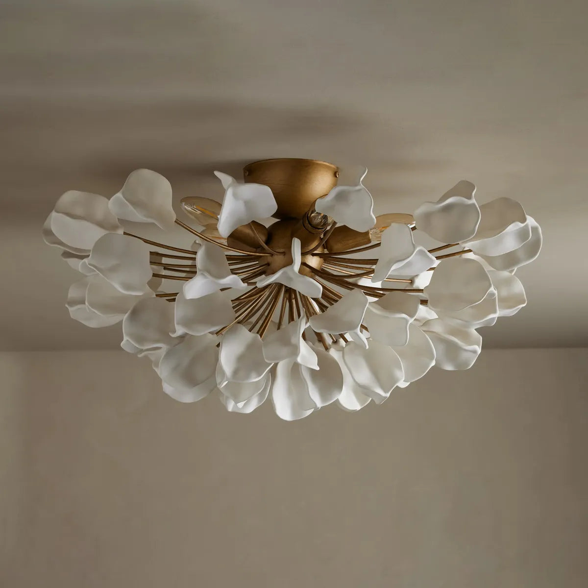 Keramik-Deckenleuchte mit Blattmotiv 60 cm Dimmbar Warmweiß Eisenrahmen Moderne Pendelleuchte für das Esszimmer | Sansoti