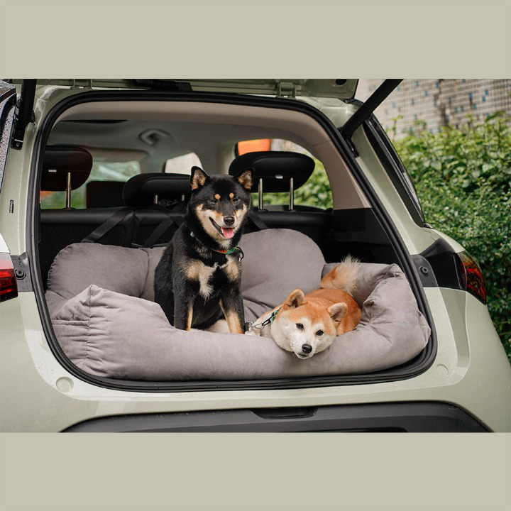 Siège auto arrière pour chien avec ceinture de sécurité, housse lavable et caisse de transport antidérapante pour des trajets sûrs et confortables | Sansoti