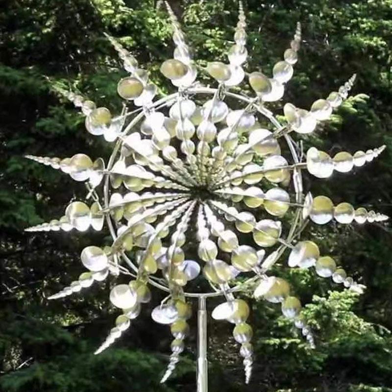 Molino de viento escultórico de metal para jardín y terraza con un giro relajante | Sansoti
