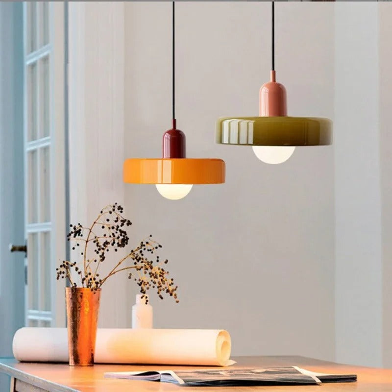 Glas-Hängeleuchte mit doppelfarbigem Schirm – Moderne Bauhaus-Stil Beleuchtung für Wohn- und Esszimmer | Sansoti