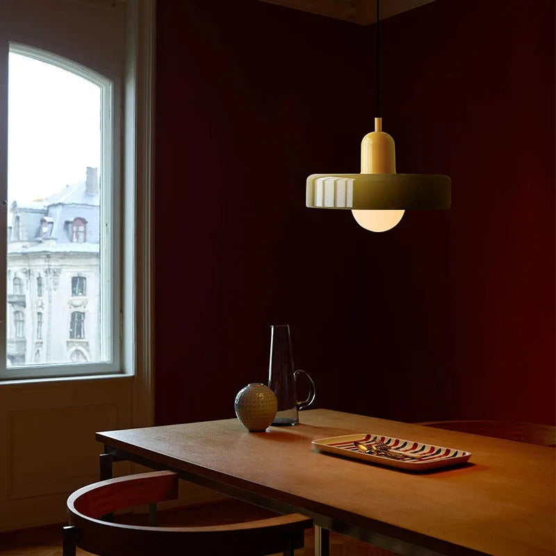 Glas-Hängeleuchte mit doppelfarbigem Schirm – Moderne Bauhaus-Stil Beleuchtung für Wohn- und Esszimmer | Sansoti