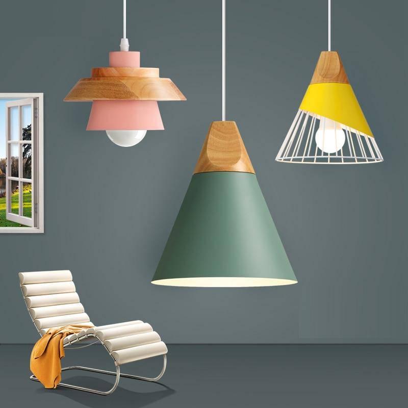 Skandynawska drewniano-metalowa lampa wisząca w stylu nordyckim, z kolorowym aluminiowym kloszem stożkowym lub kopułowym, z regulowanym przewodem | Sansoti