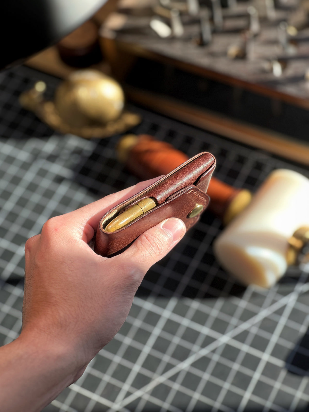Handgefertigte Leder-Geldbörse mit Stifthalter – Vollnarbenleder – Kompaktes Design | Sansoti