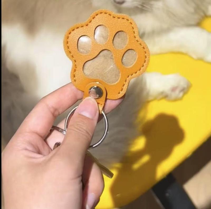 Leather Keychain with Engraved Name and Paw Print 7 x 3 cm Vegetable-Tanned 9 Colors | Sansoti
