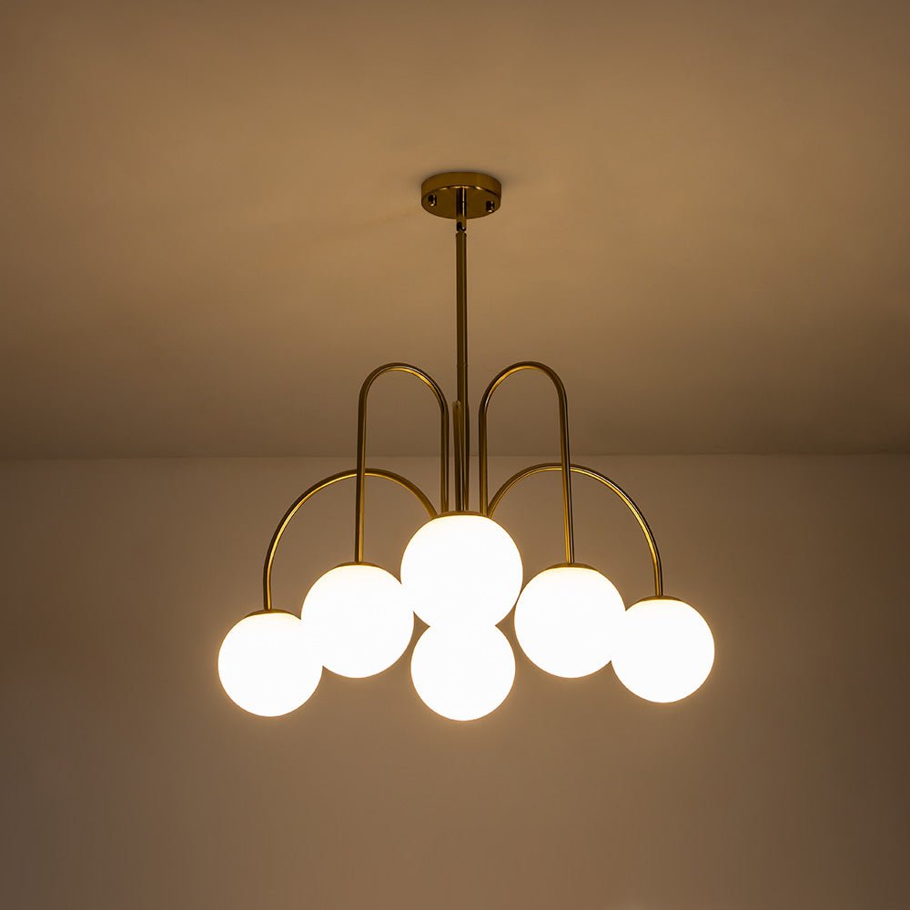 Żyrandol Swirl, 10-punktowy, szkło opalowe, czarny i mosiężny, 98 cm, jadalnia i salon, z funkcją ściemniania