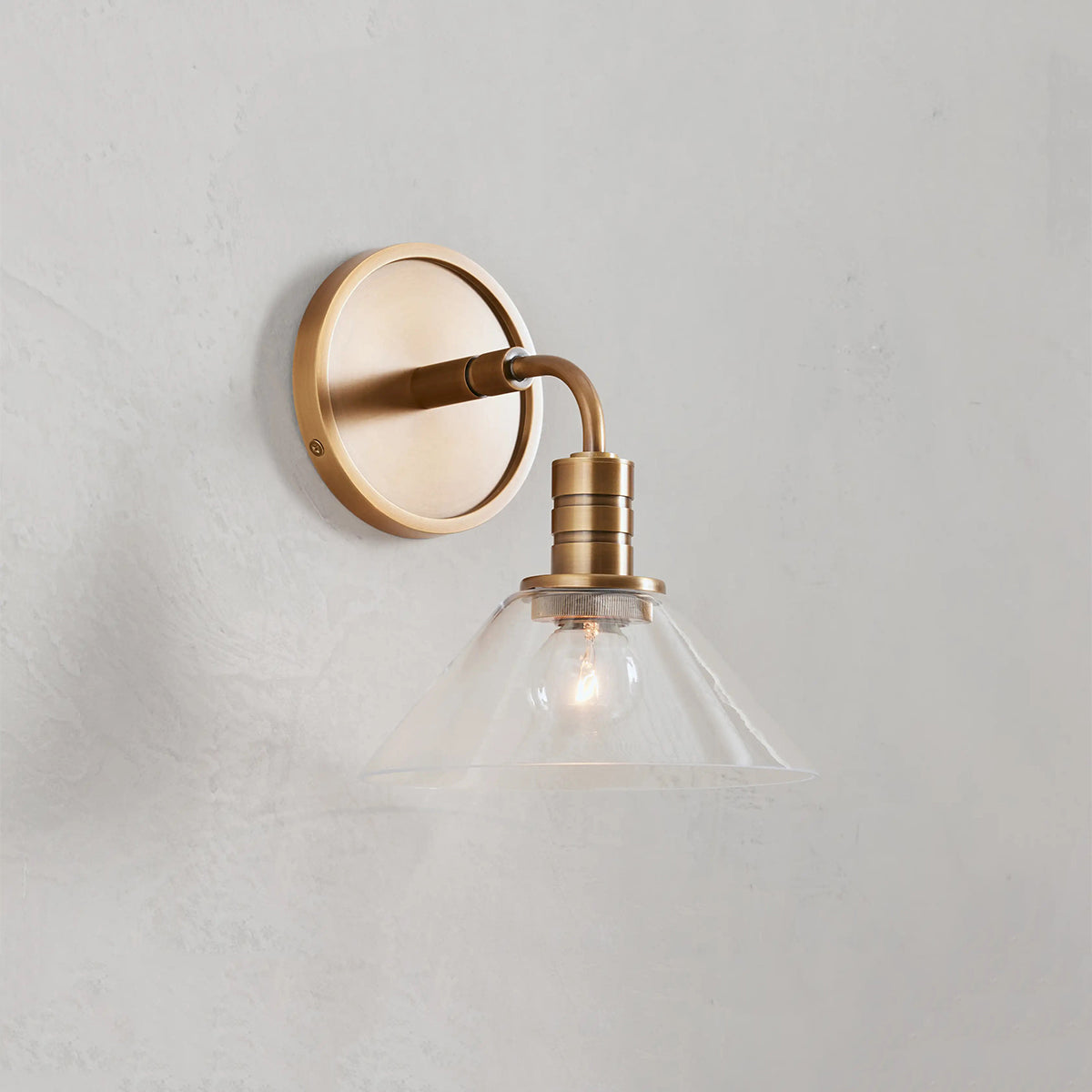 Industrielle Stahl-Wandleuchte mit Glaskegel, E12-Fassung, Messing oder Bronze, modernes Design, stimmungsvolle Beleuchtung im Wohnzimmer | Sansoti