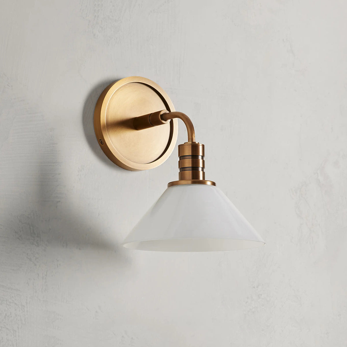 Industriële Wandlamp Staal met Glazen Kegel E12 Fitting Messing of Brons Modern Design Sfeervol Woonkamer | Sansoti