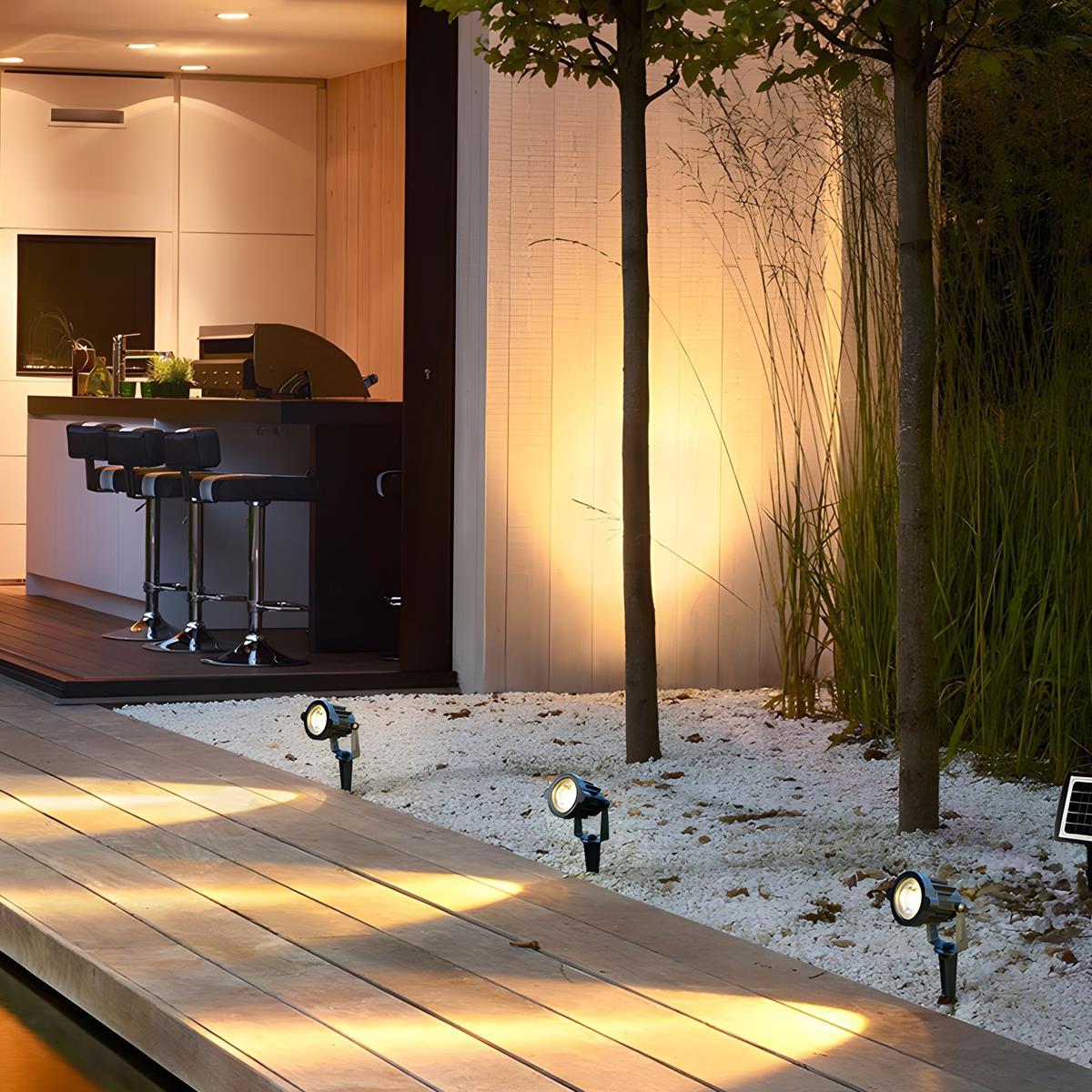 Wiederaufladbarer Solar-LED-Gartenstrahler Schwarz IP65 Wasserdicht 3W Warmweißes Licht Verstellbare Außenbeleuchtung 2,5 m Kabel | Sansoti
